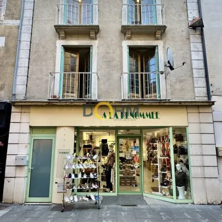 Immeuble, appartement et local commercial