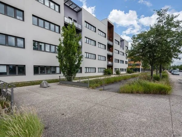 Bureaux 2004 m²