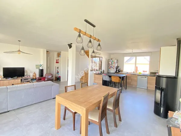 Maison 7 pièces à louer à Chavagne, 120 m², jardin et garage