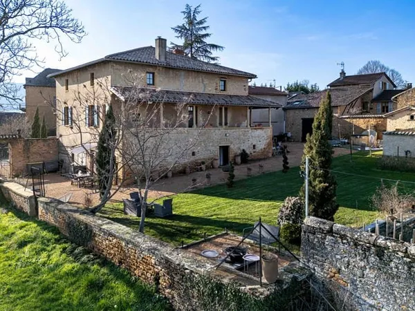 PROPRIETE 12 PIÈCES - PORTE DES PIERRES DOREES - 430M2