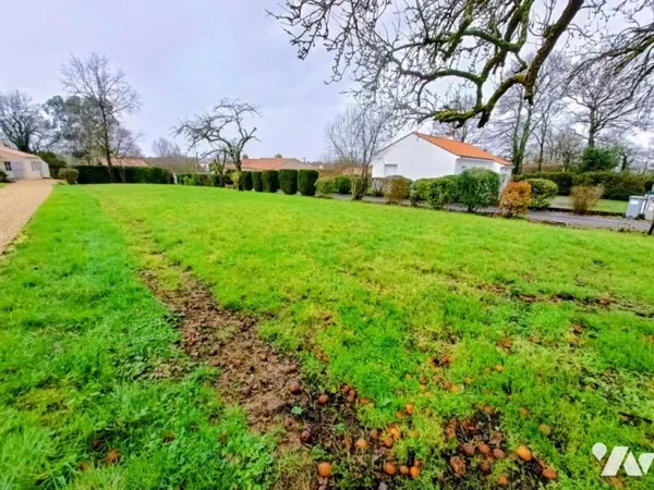 Terrain 652 m²