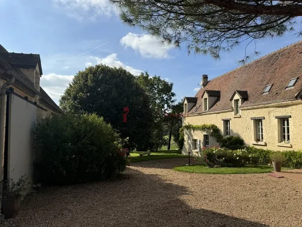 PROCHE NOGENT LE ROTROU ANCIEN CORPS DE FERME AVEC VUE SUR L