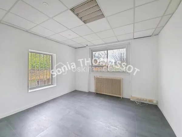 Local professionnel 4 pièces 81 m²