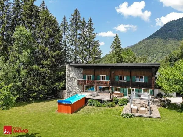 Chalet 9 pièces 350 m²
