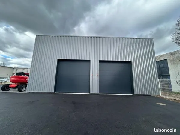 Local industriel 393 m²