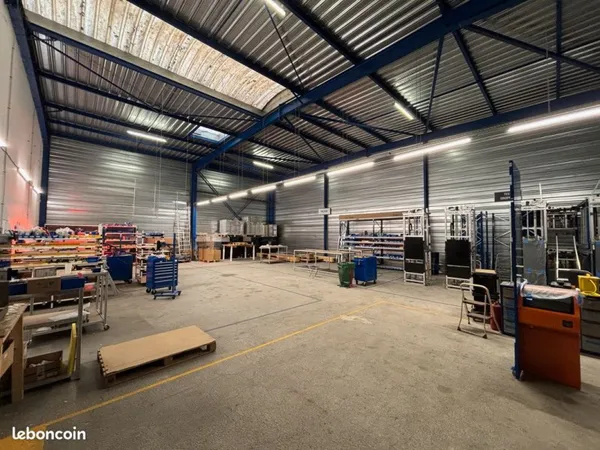 Locaux d'activité avec bureaux - 754 m² - Bordeaux Bacalan / Bassin à Flots