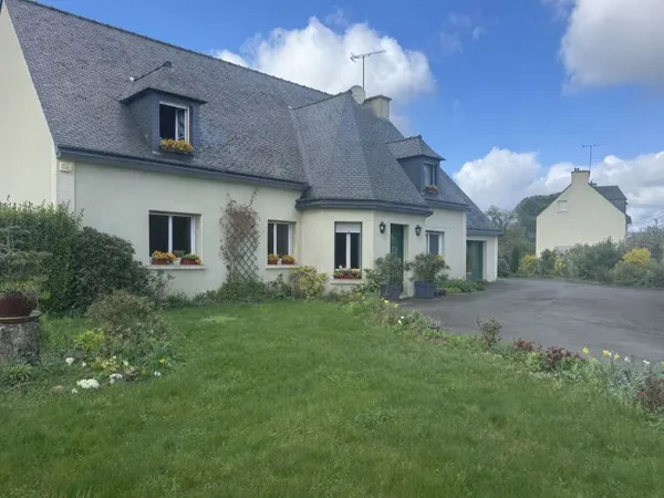 À VENDRE- Maison familiale spacieuse à Châtelaudren-Plouagat