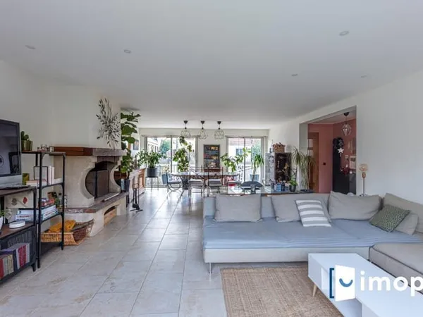 Esprit contemporain pour cette maison familiale avec 4 chambres