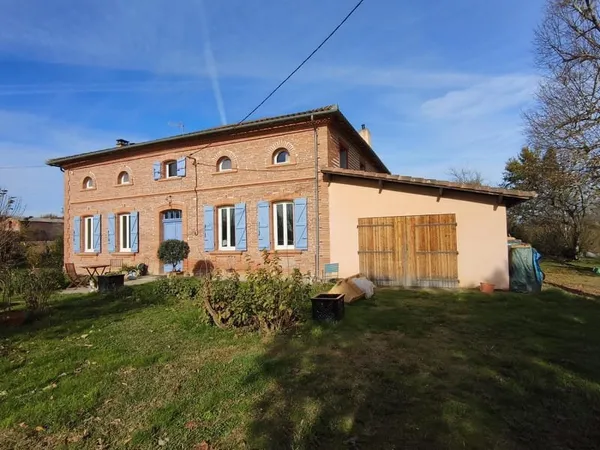 Maison T6 de 250 m2 avec dépendances sur plus de 6 hectares