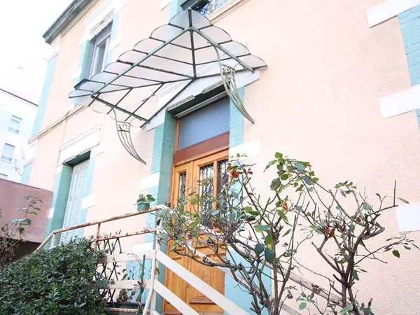 Maison Villeurbanne Charpennes à la limite immédiate de Lyon 6e