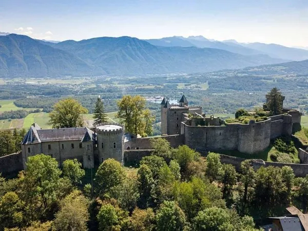 Château 800 m²