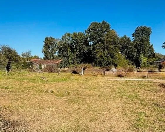 Beau terrain plat constructible 1870m2 88150 IGNEY