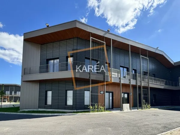 Local industriel 1381 m²