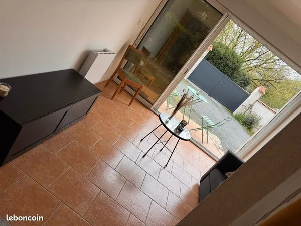 Charmante maison avec cour - idéal jeunes actifs