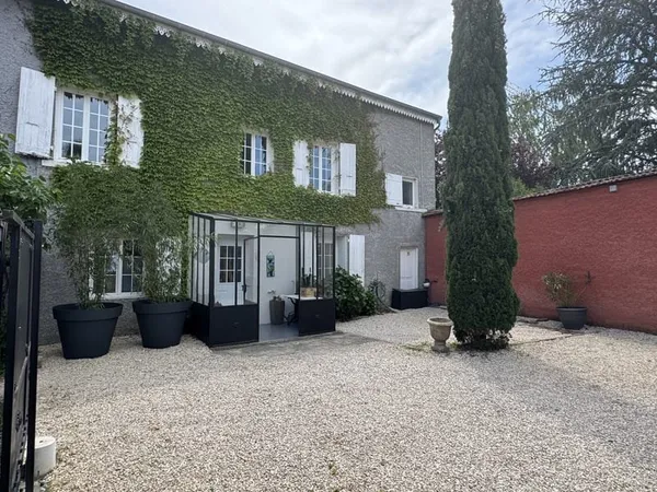 CRAPONNE MAISON DE VILLE T5 + T2 / Local professionnel