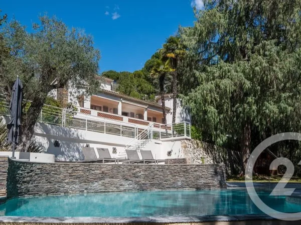 Maison 10 pièces 333 m²