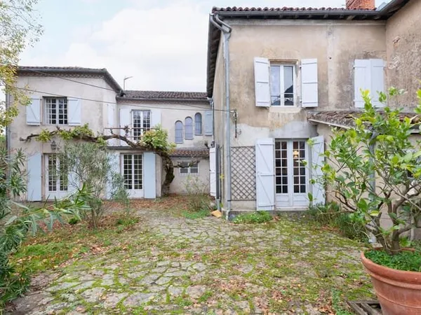 Maison 10 pièces 393 m²