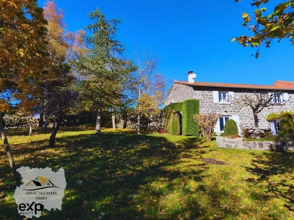 Maison en pierre au calme