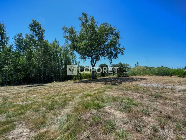 Terrain 600 m²