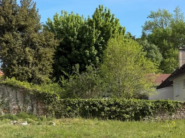 Terrain 351 m²