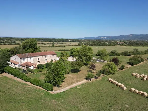 Domaine de charme avec activité événementielle et hebergemen
