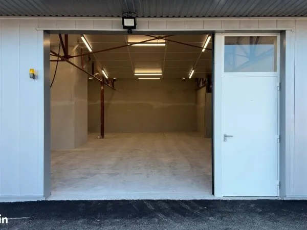 Entrepôt 131m²