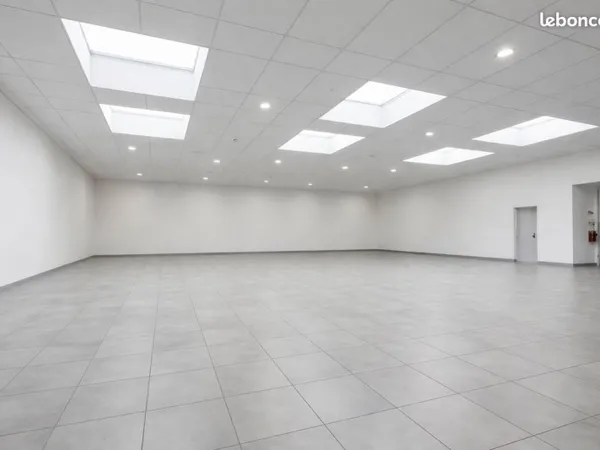 Fort potentiel en centre-ville - Local avec espace de stockage