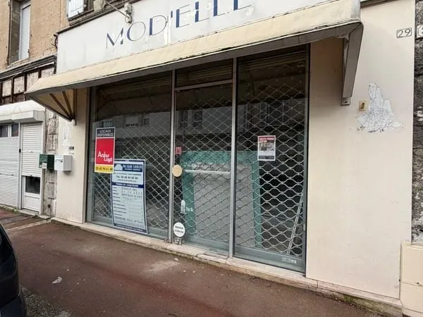 Local commercial — 50m² — Vitrine Avenue Jean Jaurès — Ruelle-sur-Touvre