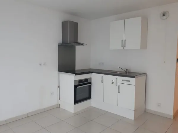 F2 Ste GENEVIEVE DES BOIS 790 euros charges comprises