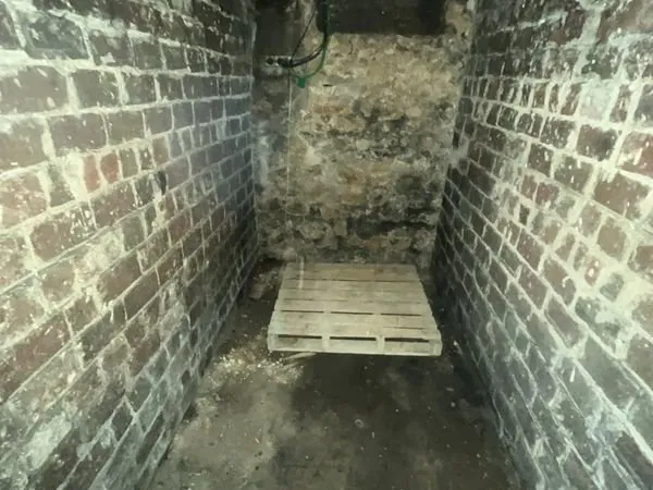 Cave saine 4-5 m² sécurisée - idéale stockage - Clichy (centre ville)