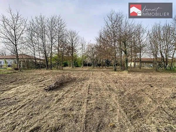 Terrain à bâtir 1 200 m², Libre constructeur, Au calme - 01190 PONT DE VAUX