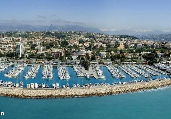 FONDS DE COMMERCE 341 m² SAINT LAURENT DU VAR