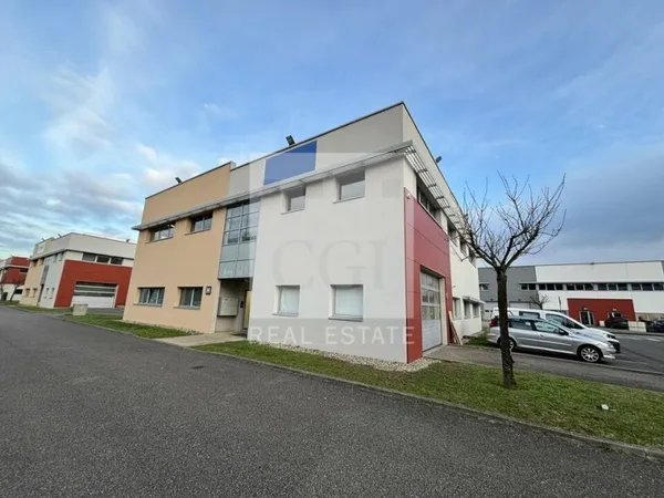 Local professionnel 166 m²