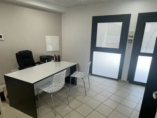 Bureau 85 m²