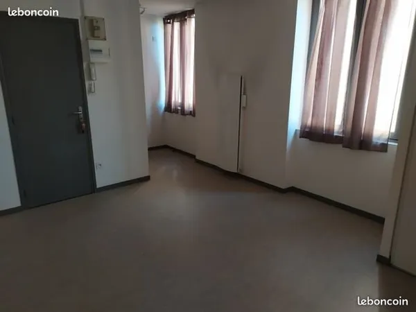 Loue studio 25 m² centre ville de poitiers 365 charges comprises