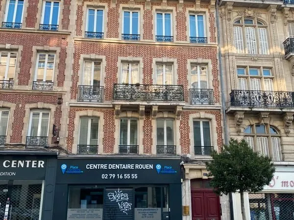 F3 au pied du Théâtre des Arts