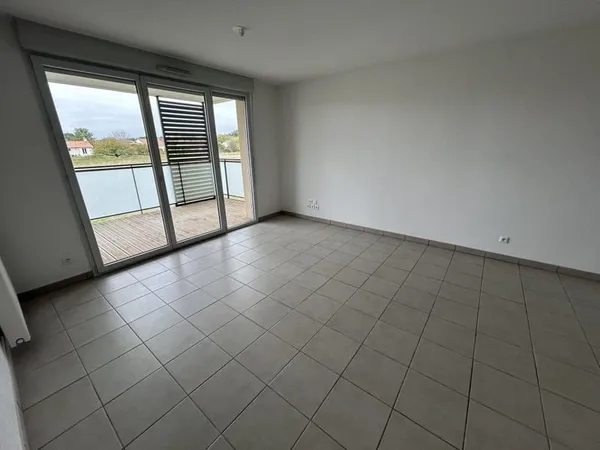 T2 avec balcon et parking à GRATENTOUR