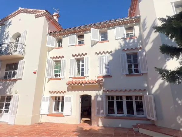 Maison 9 pièces 380 m²