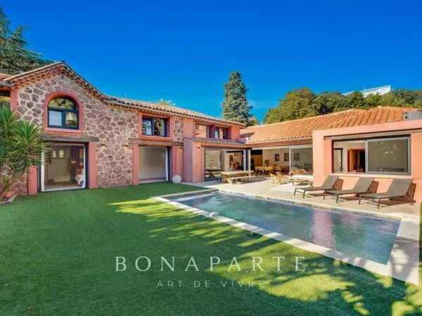 EXCLUSIF SAINT RAPHAEL / PLATEAU NOTRE DAME - VILLA RENOVEE