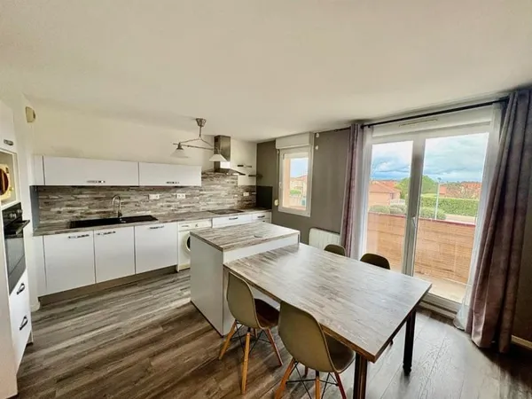 APPARTEMENT T3 A LOUER A RIORGES - VILLAGE