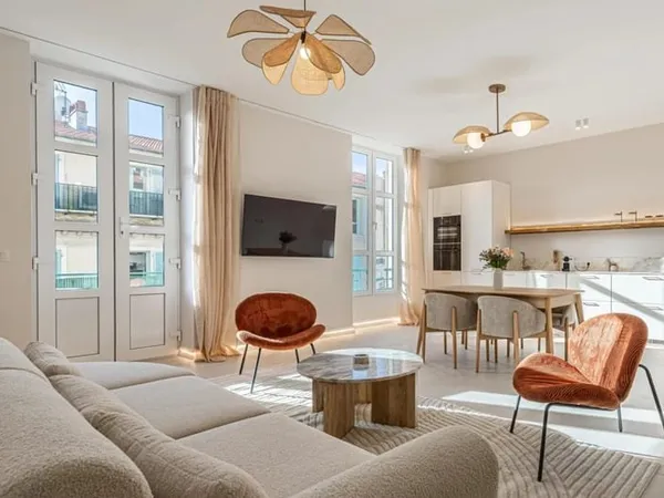 Exclusivité! Nice - Le Port - Magnifique 3p entièrement rénové avec ascenseur et balcon