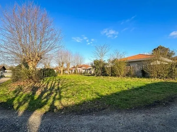 Terrain 903 m²