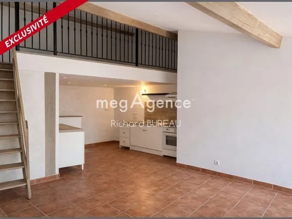 Immeuble, 3 logements + cave louée