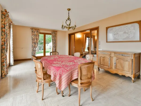Maison à vendre 10 pièces TONNAY BOUTONNE (17)-320 m² habitables-garage- jardin 5 500 m²