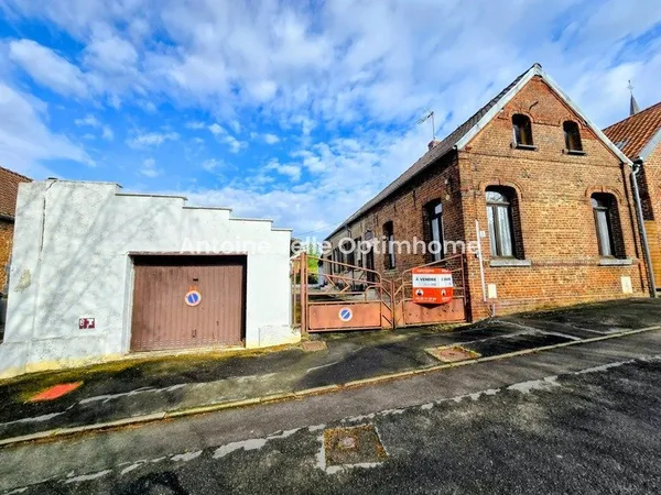 Maison individuelle à rénover avec garages, dépendances & jardin - Salesches