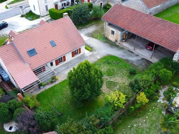 DIENAY : Ensemble immobilier avec Maison d'habitation et grange