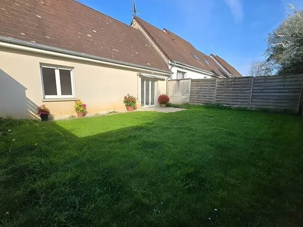 Maison mitoyenne 3 chambres avec jardin, terrasse et garage