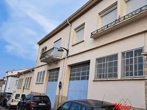 Local 1 pièce 300 m²
