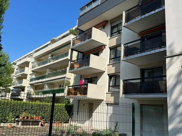 Appartement 3/4 pièces - 86,14 m² avec 1 box et une cave - Koenigshoffen