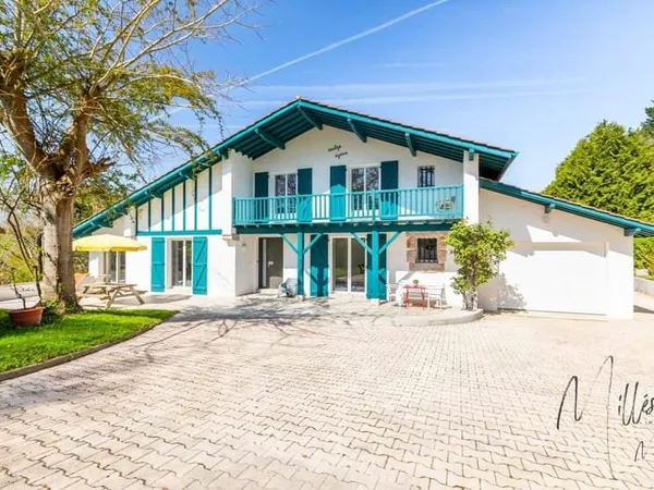 Maison 6 pièces 281 m²